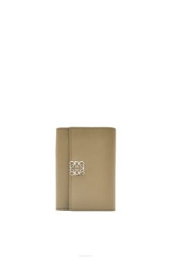 alcachofra verde 80ZJ1291 mulheres Carteira pequena vertical anagrama em couro de bezerro granulado Loewe