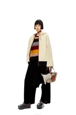 branco/castanho suave 80ZJ1151 mulheres jaqueta com capuz em shearling Loewe