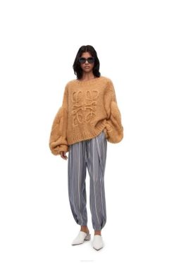 camelo leve 80ZJ967 mulheres suéter anagrama em mohair Loewe