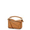 caramelo claro 80ZJ299 mulheres bolsa mini quebra-cabeça em couro de bezerro granulado macio Loewe
