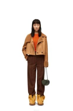 deserto/borgonha 80ZJ1130 mulheres jaqueta desconstruída em shearling Loewe