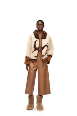esbranquiçado/marrom 80ZJ1126 mulheres jaqueta com capuz em shearling Loewe
