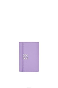 lilás claro 80ZJ1237 mulheres Carteira pequena vertical anagrama em couro de bezerro granulado Loewe